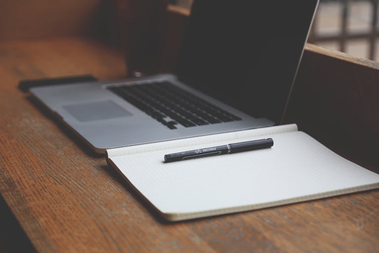 AI writing tools for freelancers — desk setup.