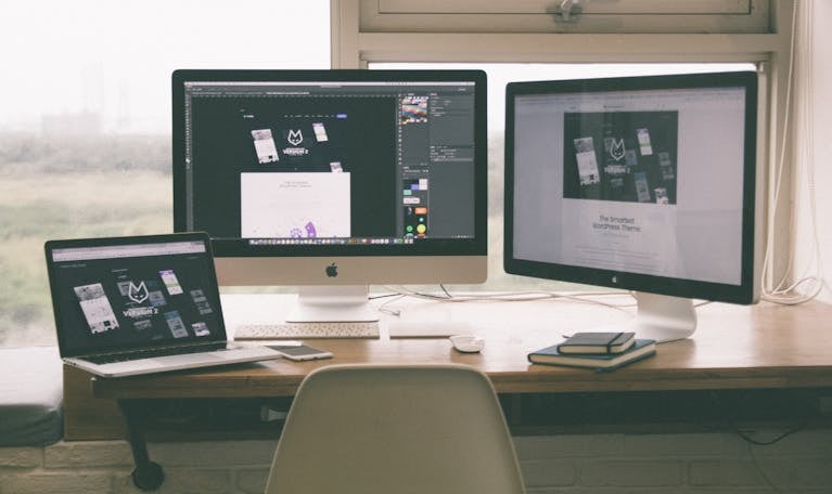 I tools for freelance designers — solo creative workspace 2026
